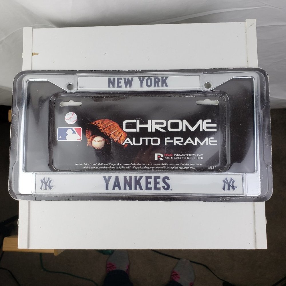 Rico Industries New York Yankees Auto Frame NWT